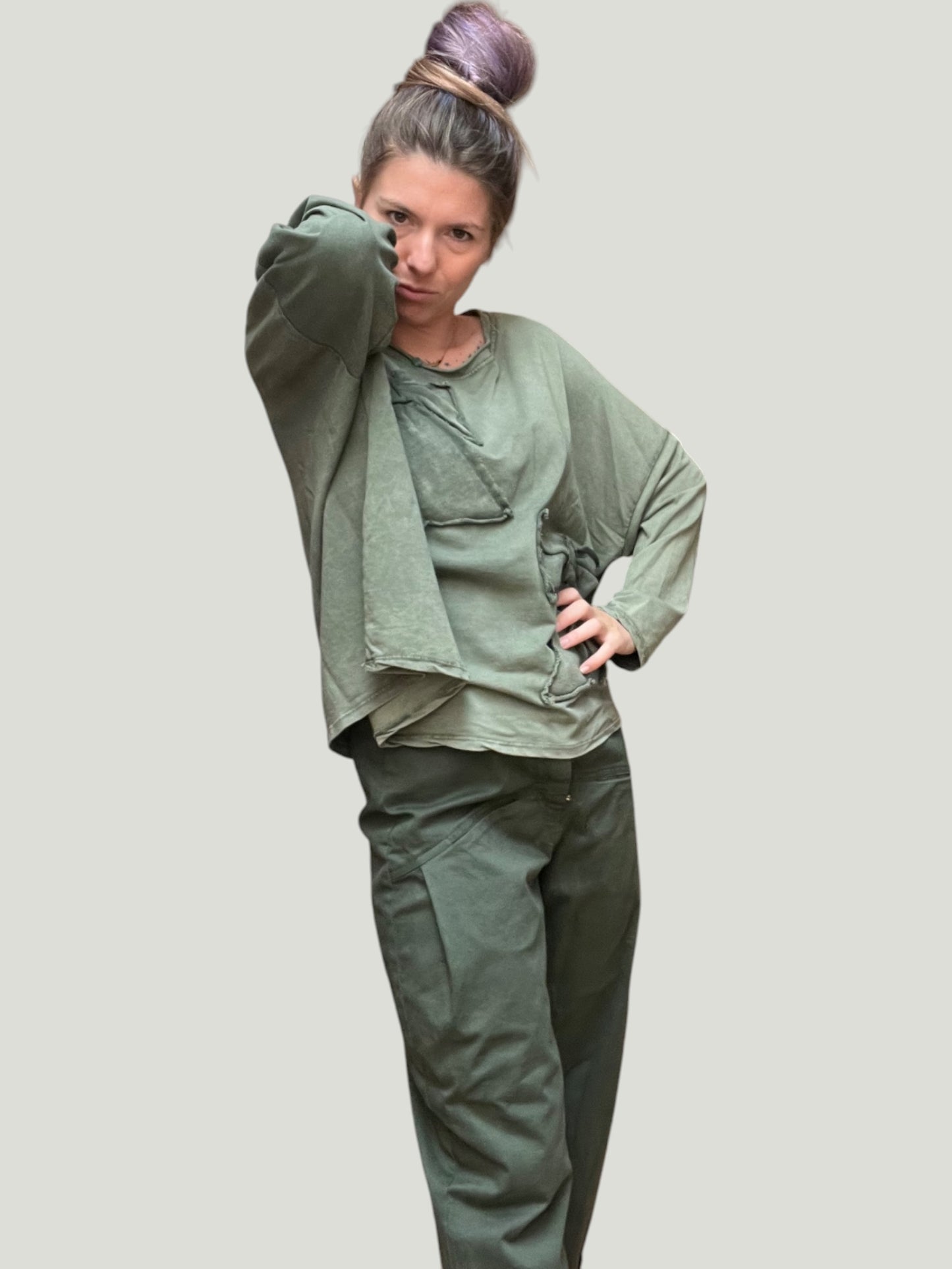 Pantalón verde estilo cargo para mujer