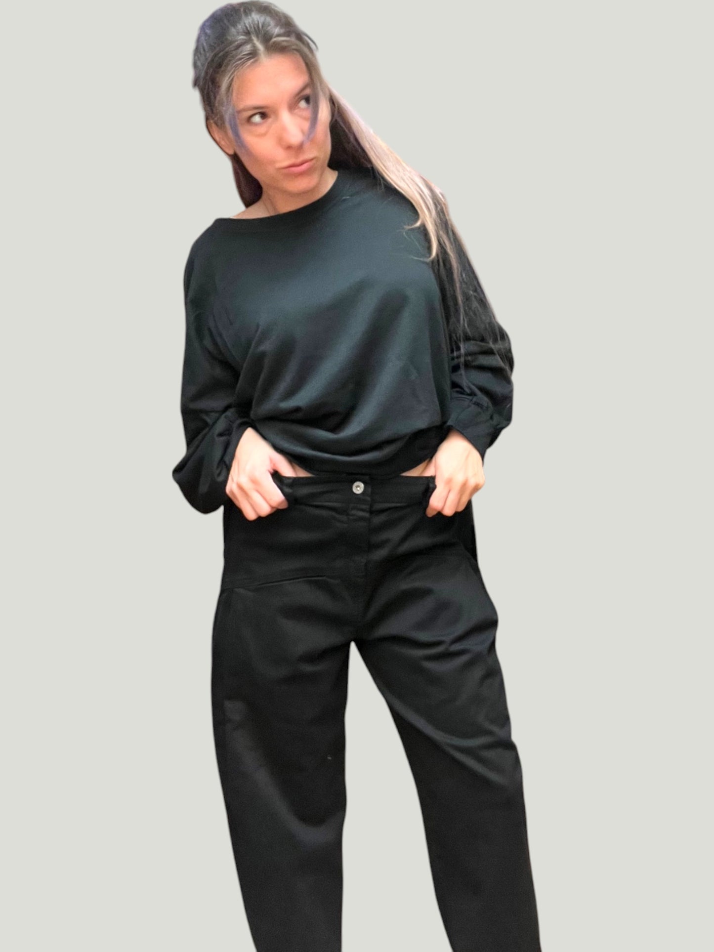 Pantalón negro estilo cargo para mujer