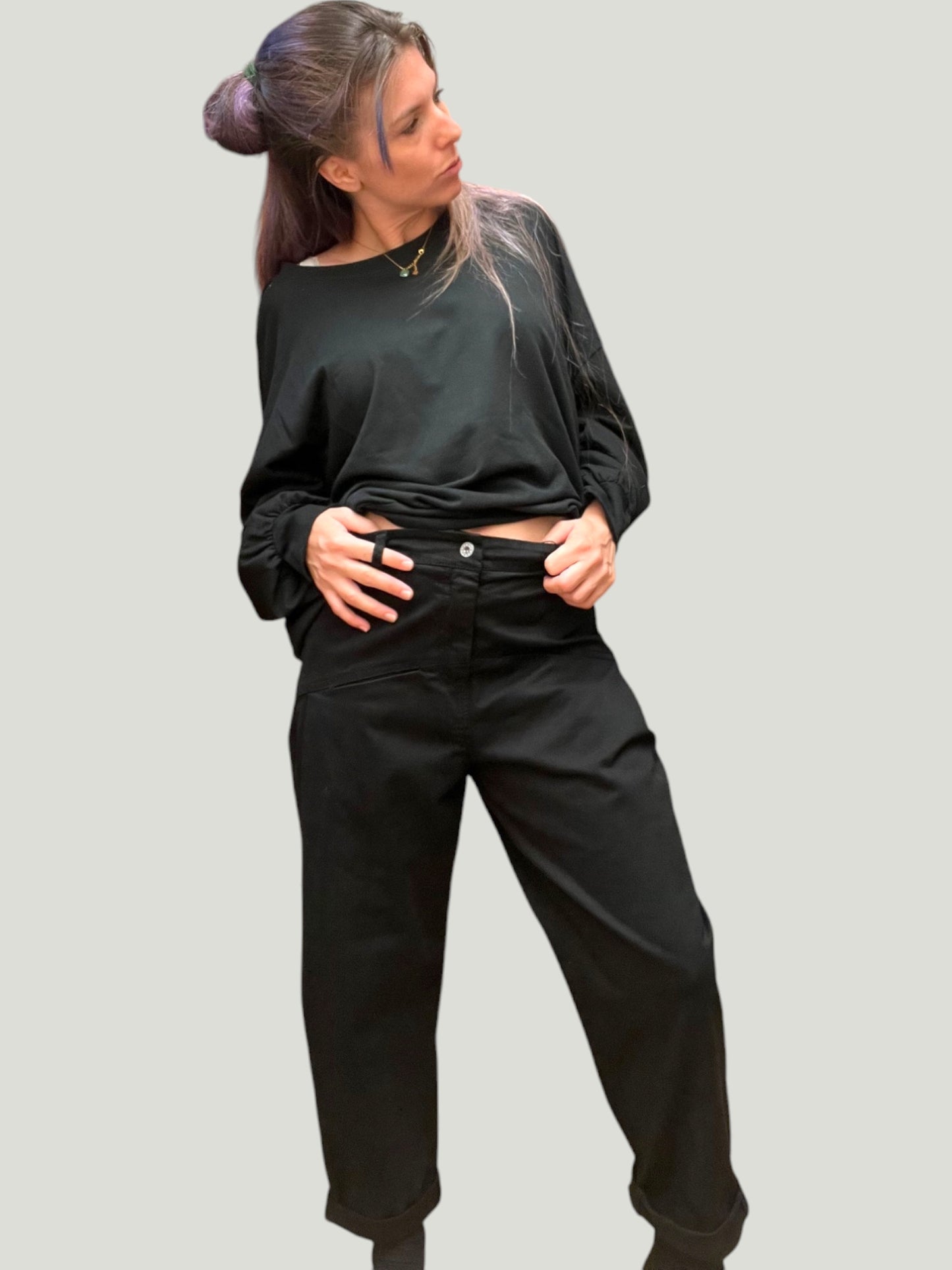 Pantalón negro estilo cargo para mujer