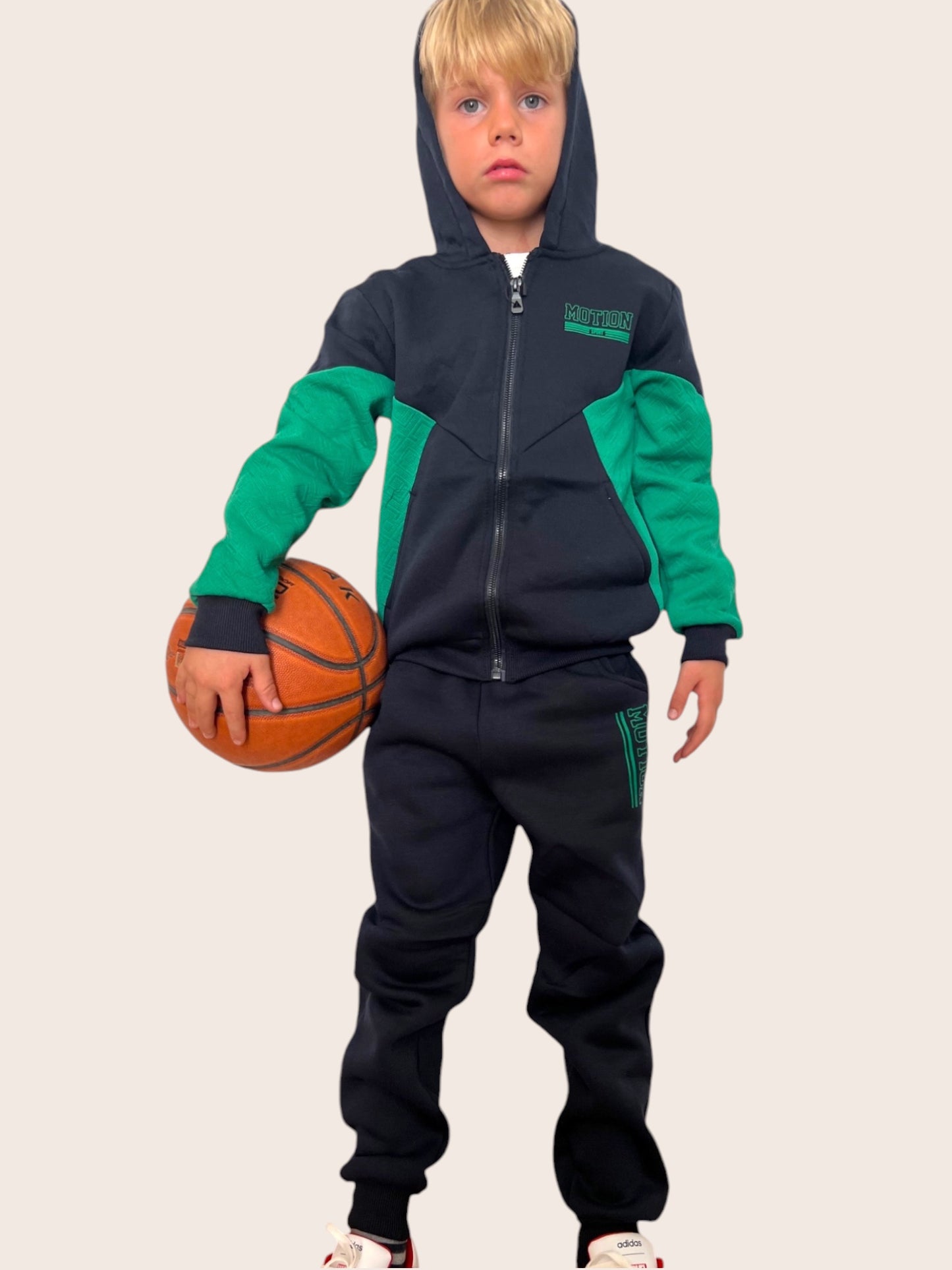 Conjunto Deportivo Infantil y Juvenil  3 piezas  con Capucha en Negro y Verde "Motion Sport"