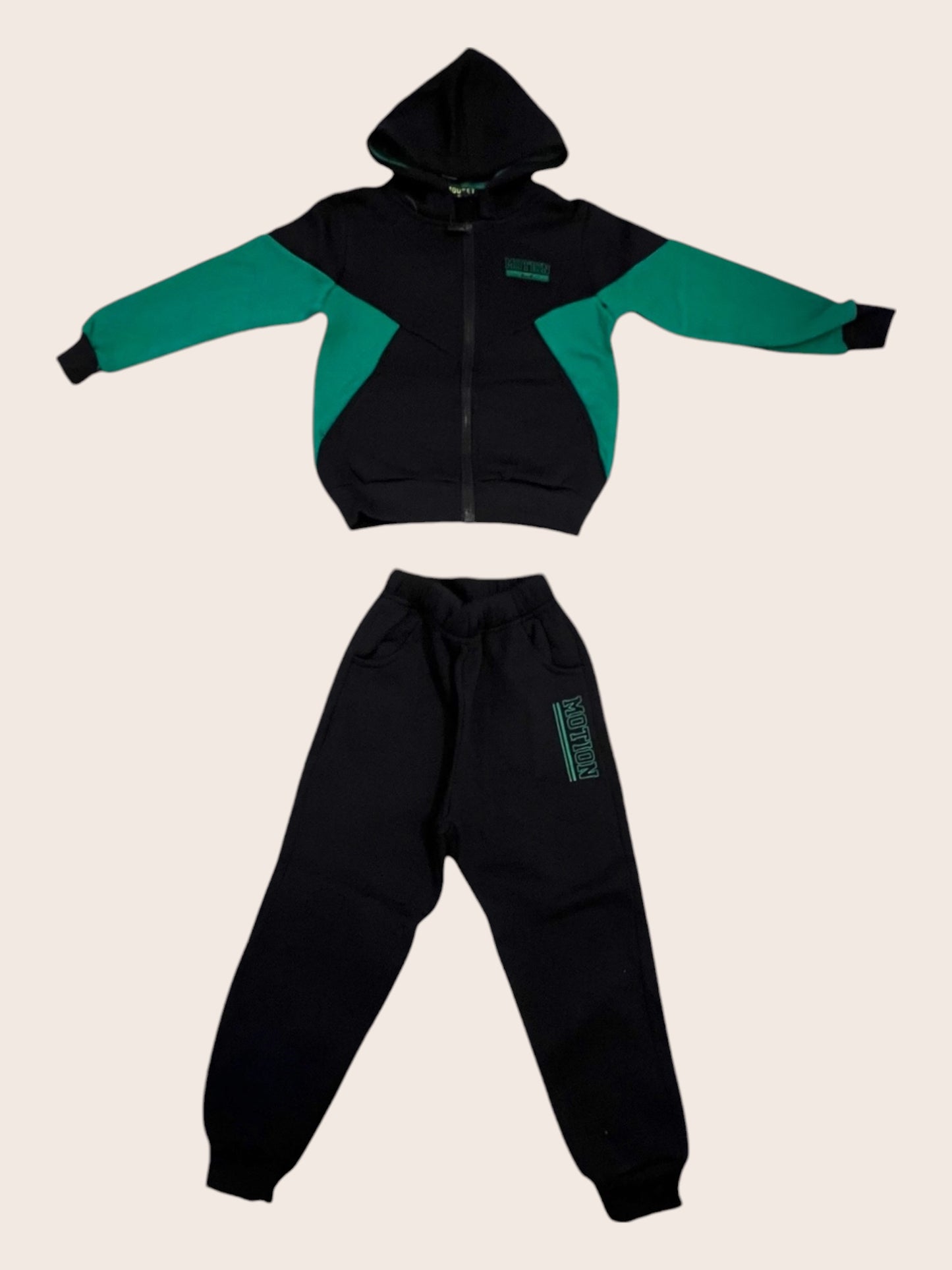 Conjunto Deportivo Infantil y Juvenil  3 piezas  con Capucha en Negro y Verde "Motion Sport"